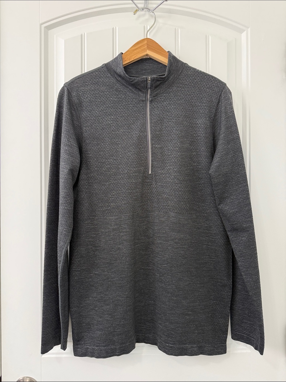 Lululemon Men’s Metal Vent Tech Half Zip Size Small